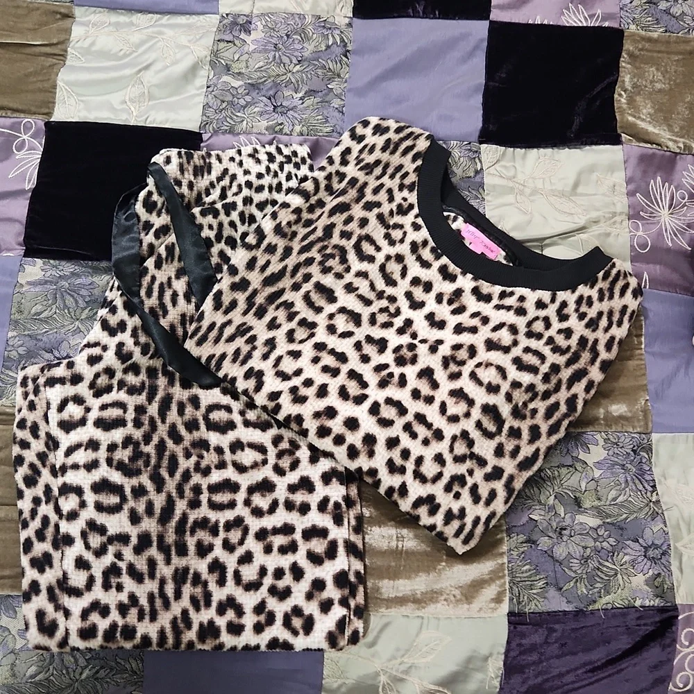Betsey Johnson Pajama Set - Picture 2 of 11